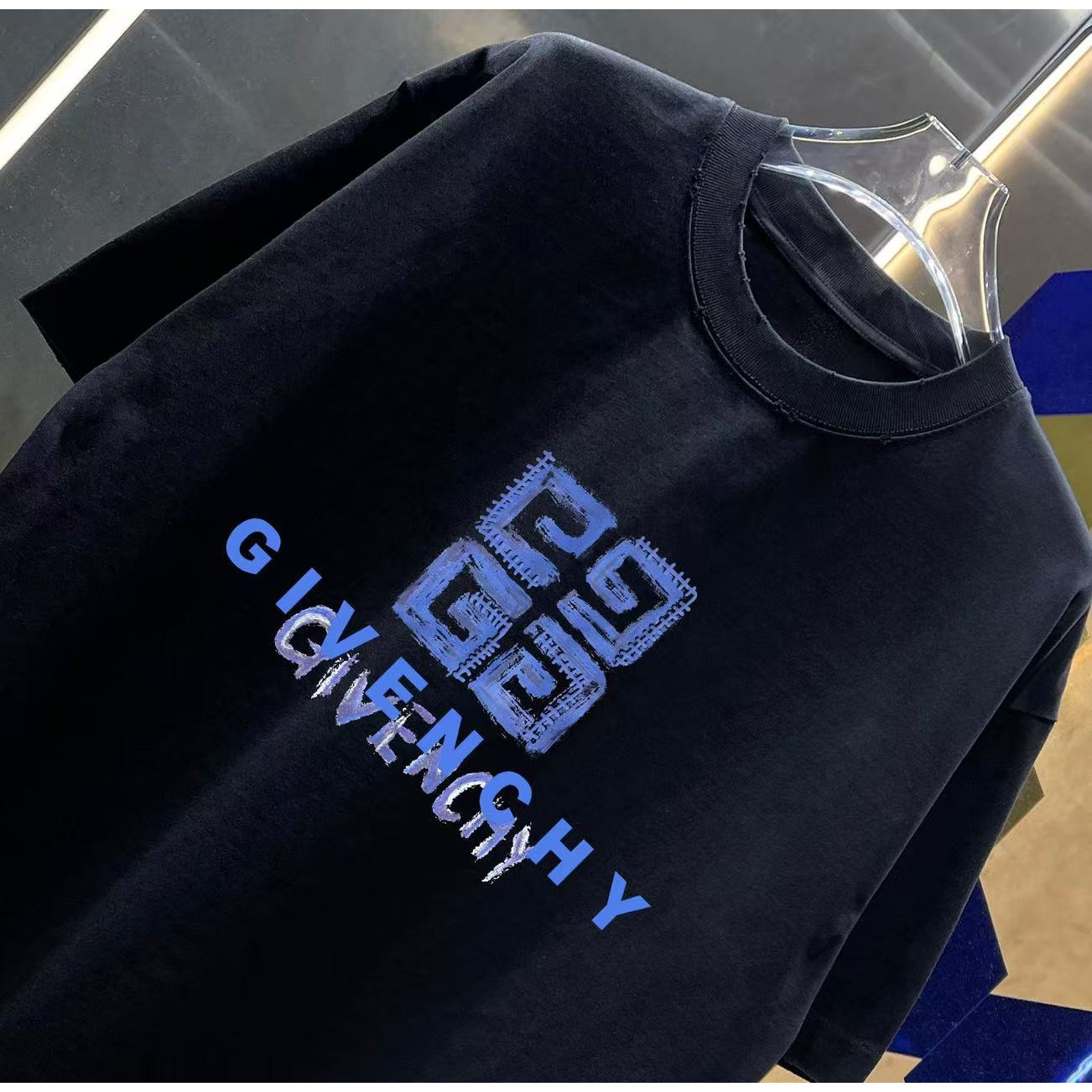 <p>Givenchy 洗水磨破短袖T恤(洗水黑)</p>