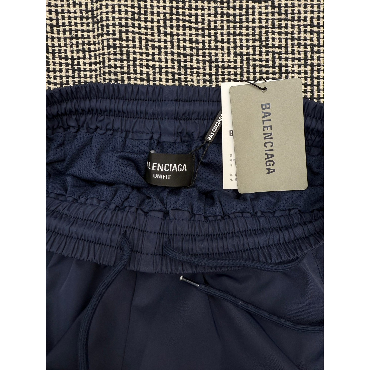 <p>Balenciaga FOOTBALL系列3B徽标刺绣运动长裤(藏藍)</p>