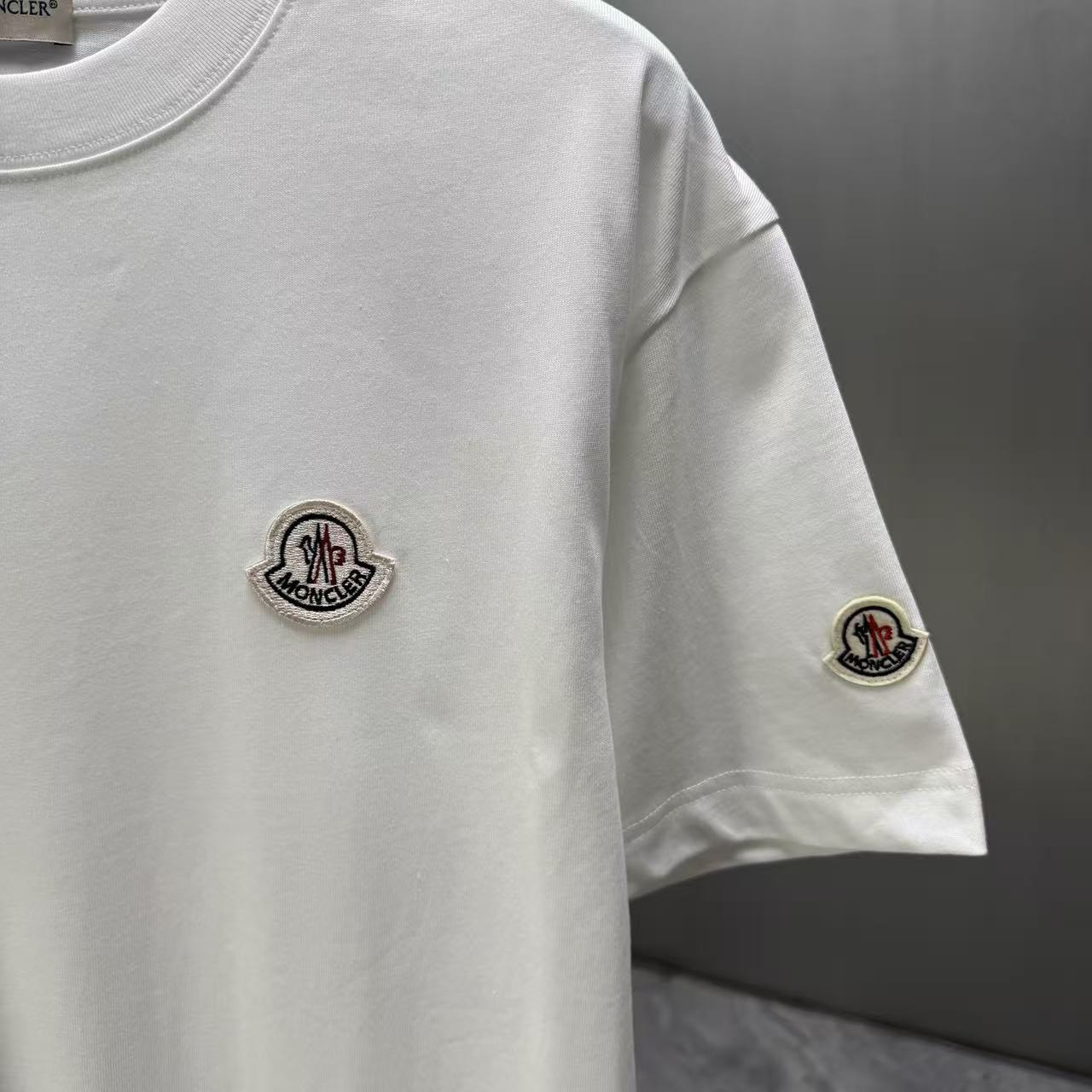 <p>Moncler 短袖T恤(白)</p>