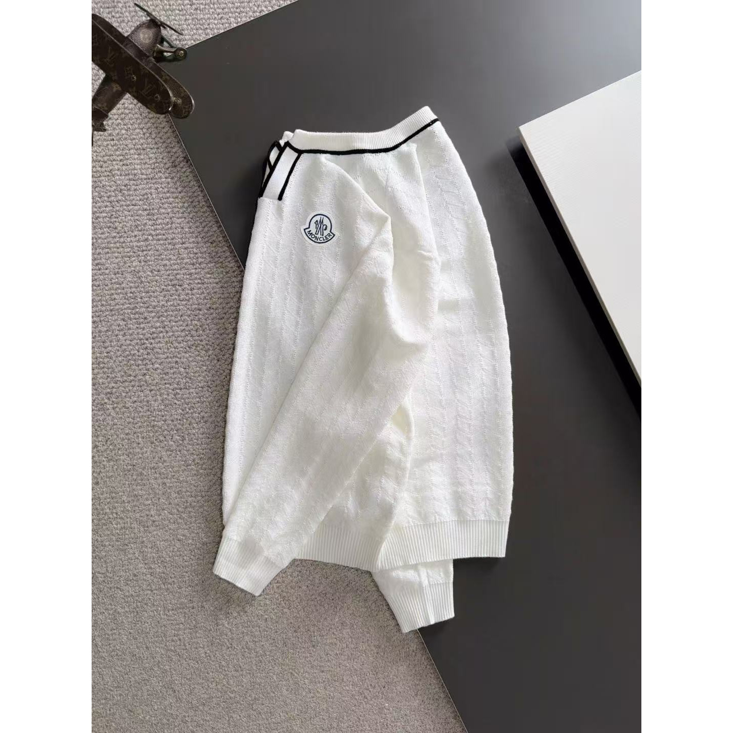 <p>MONCLER 秋冬官网最新毛衣(白)</p>
