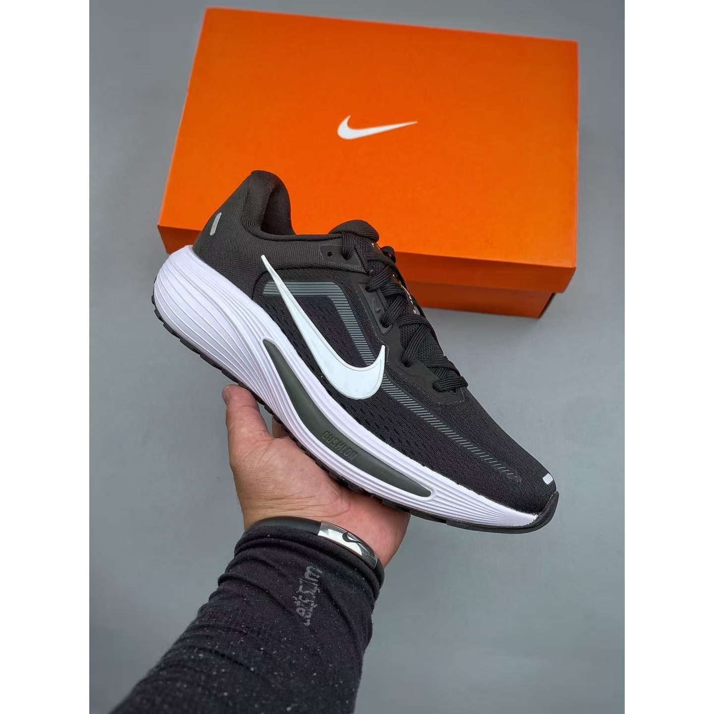 <p>Nike Quest 7 休闲慢跑鞋(黑)&nbsp;</p>