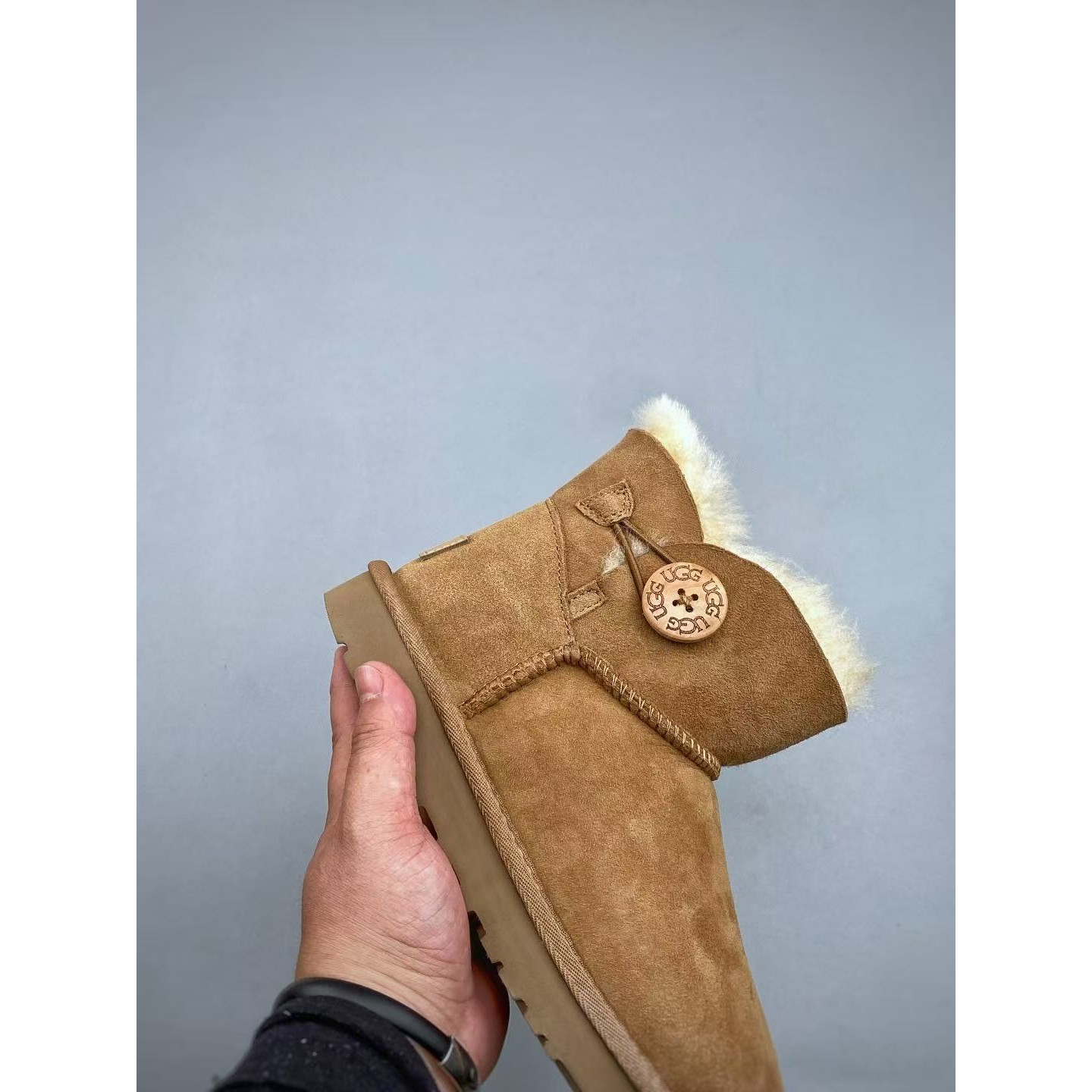 <p>UGG MINI BAILEY BUTTON II 雪地靴女靴&nbsp;&nbsp;</p>
