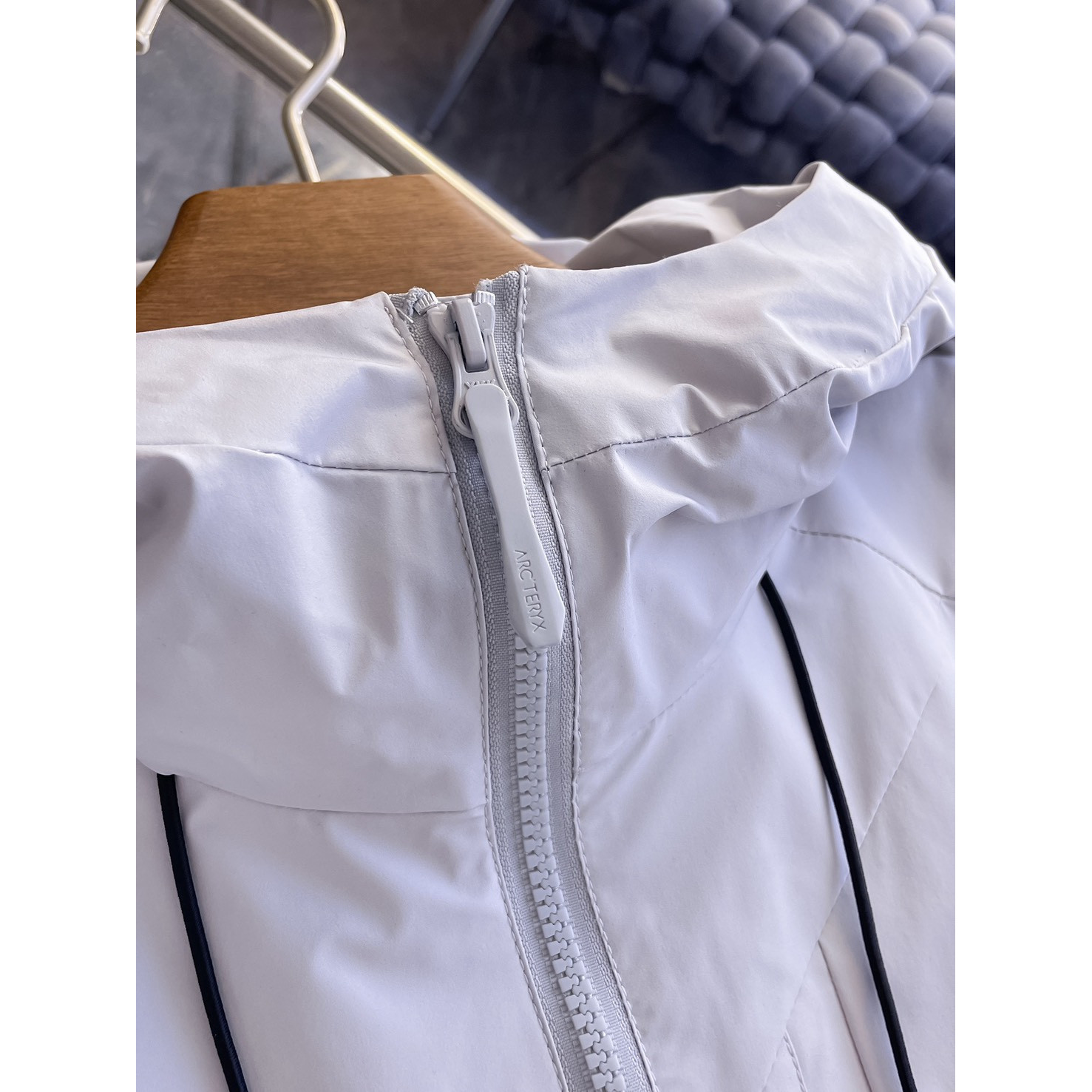 <p>Arc'teryx 男士夹克外套(白)</p>