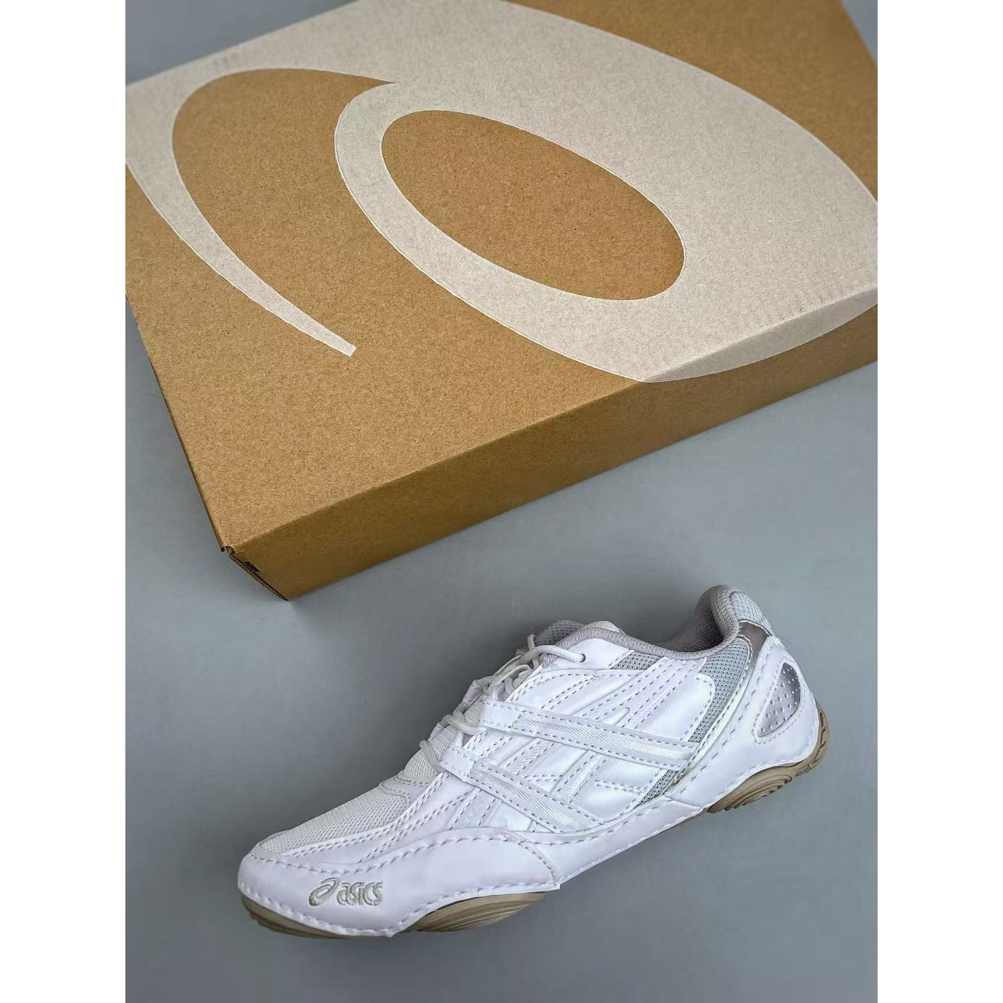 <p>Asics Hypersync 时尚复古透气轻便薄底德训鞋(白)</p>