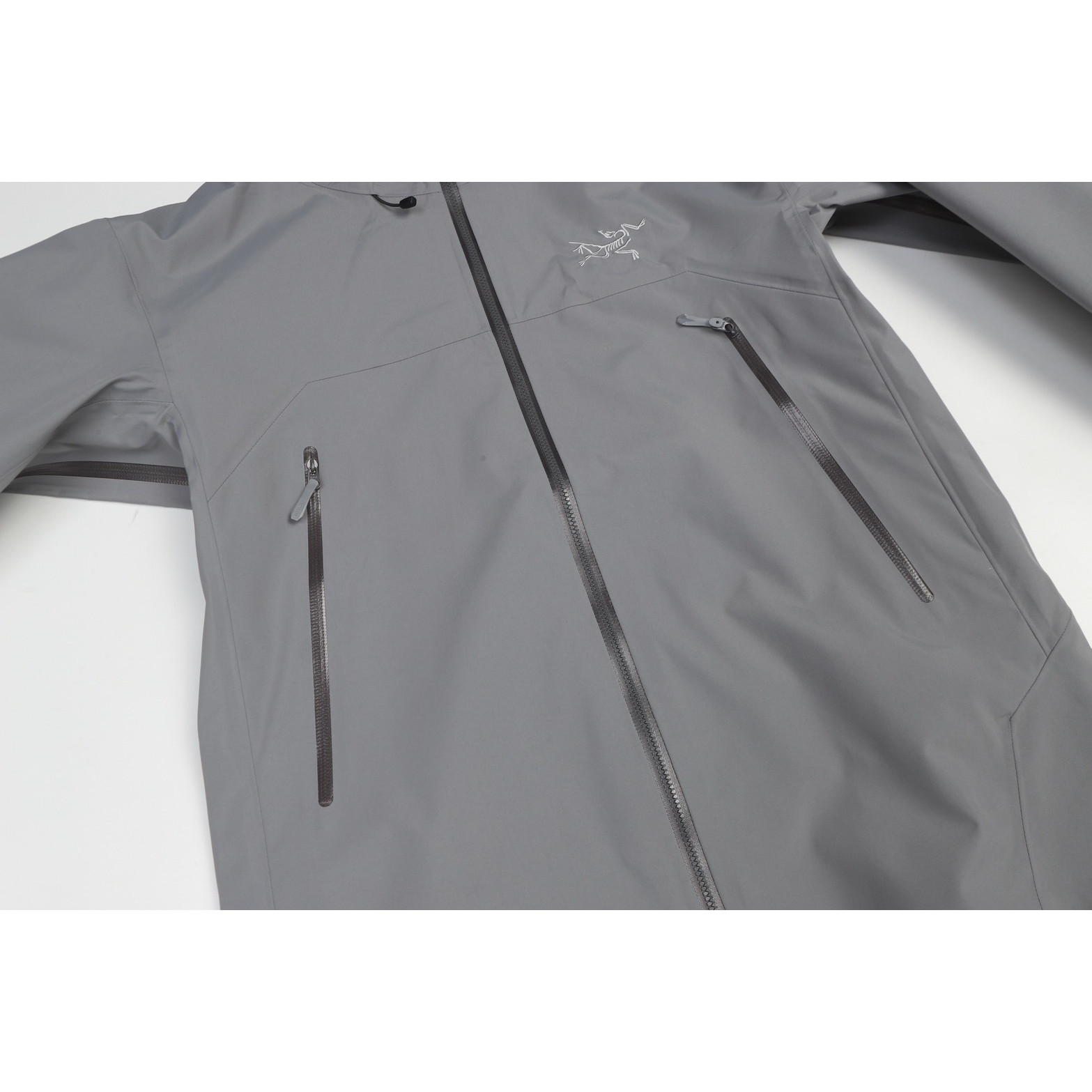 <p>Arc'teryx Bate SL 轻质透气连帽冲锋衣(灰)</p>