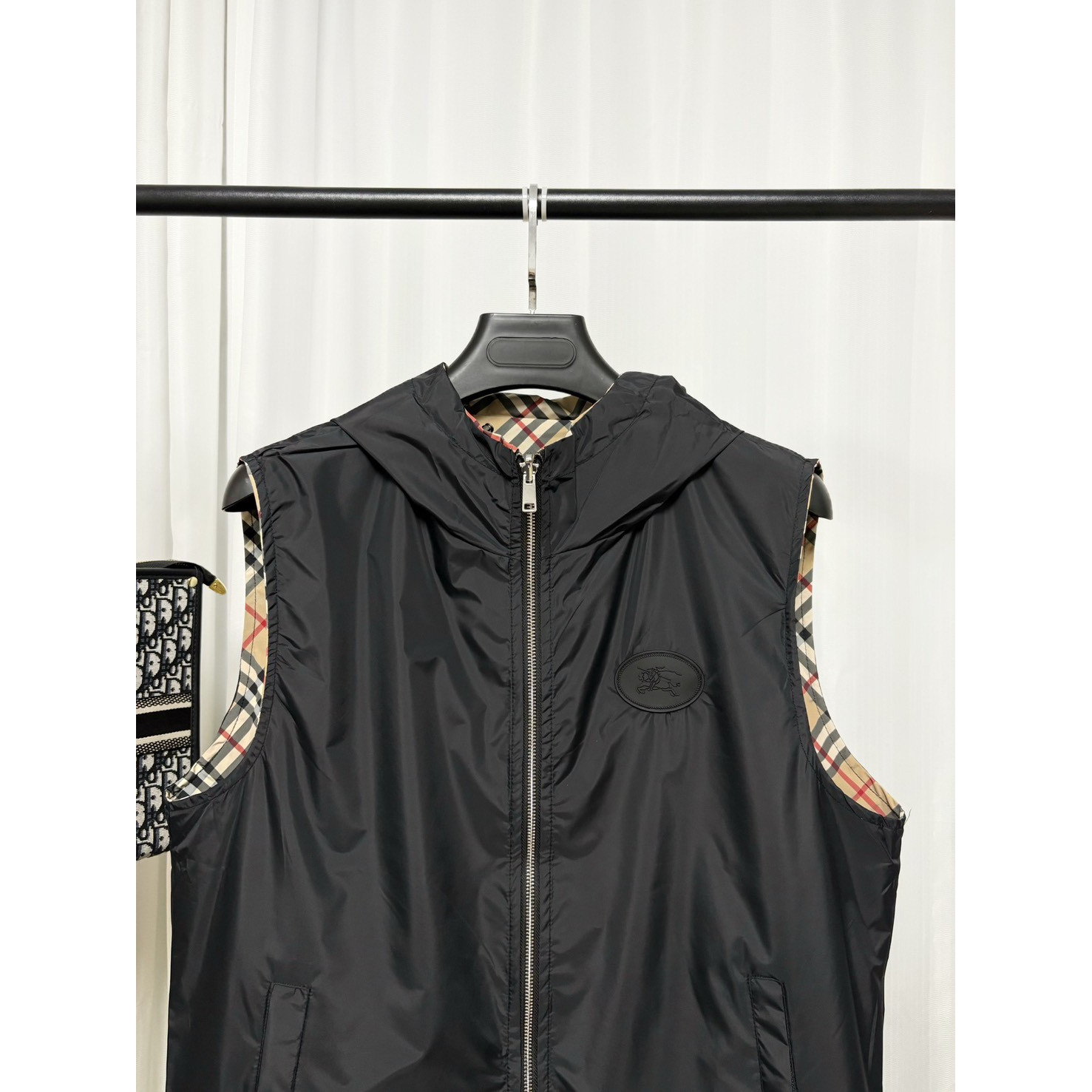 <p>Burberry 双面连帽马甲外套</p>