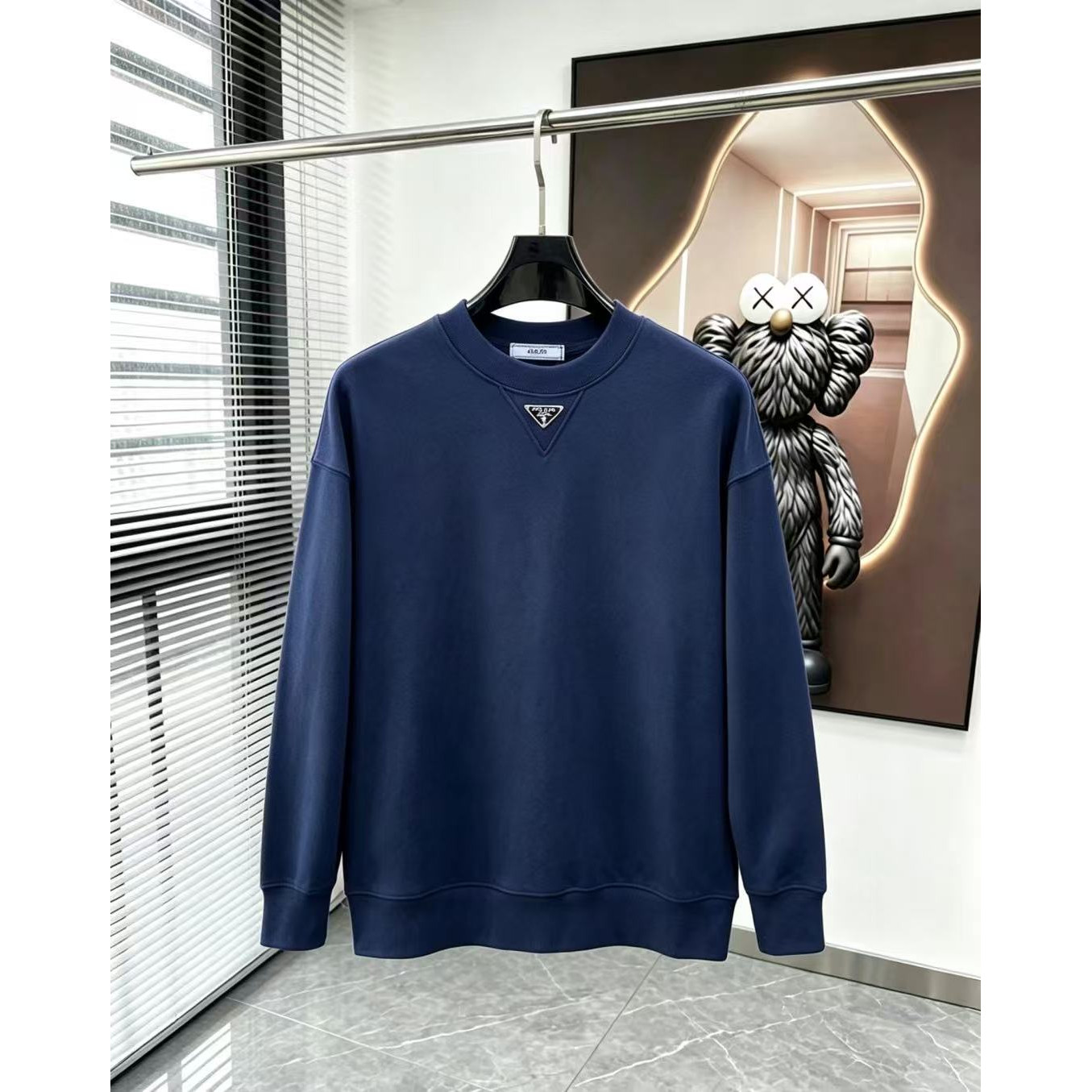<p>PRADA 圓領長袖T恤(藏青)</p>