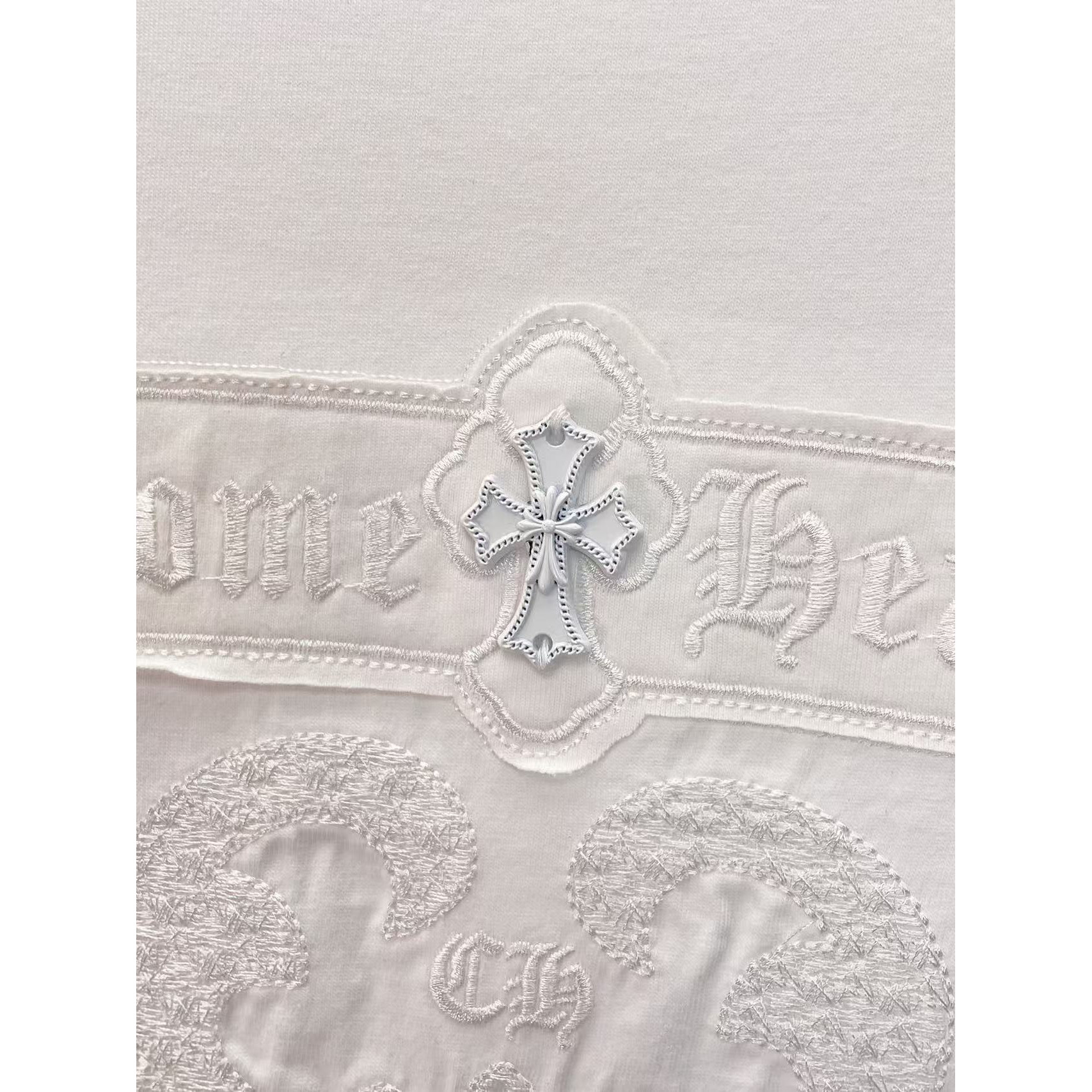 <p>CHROME HEARTS 专柜新款短袖T恤(白)</p>