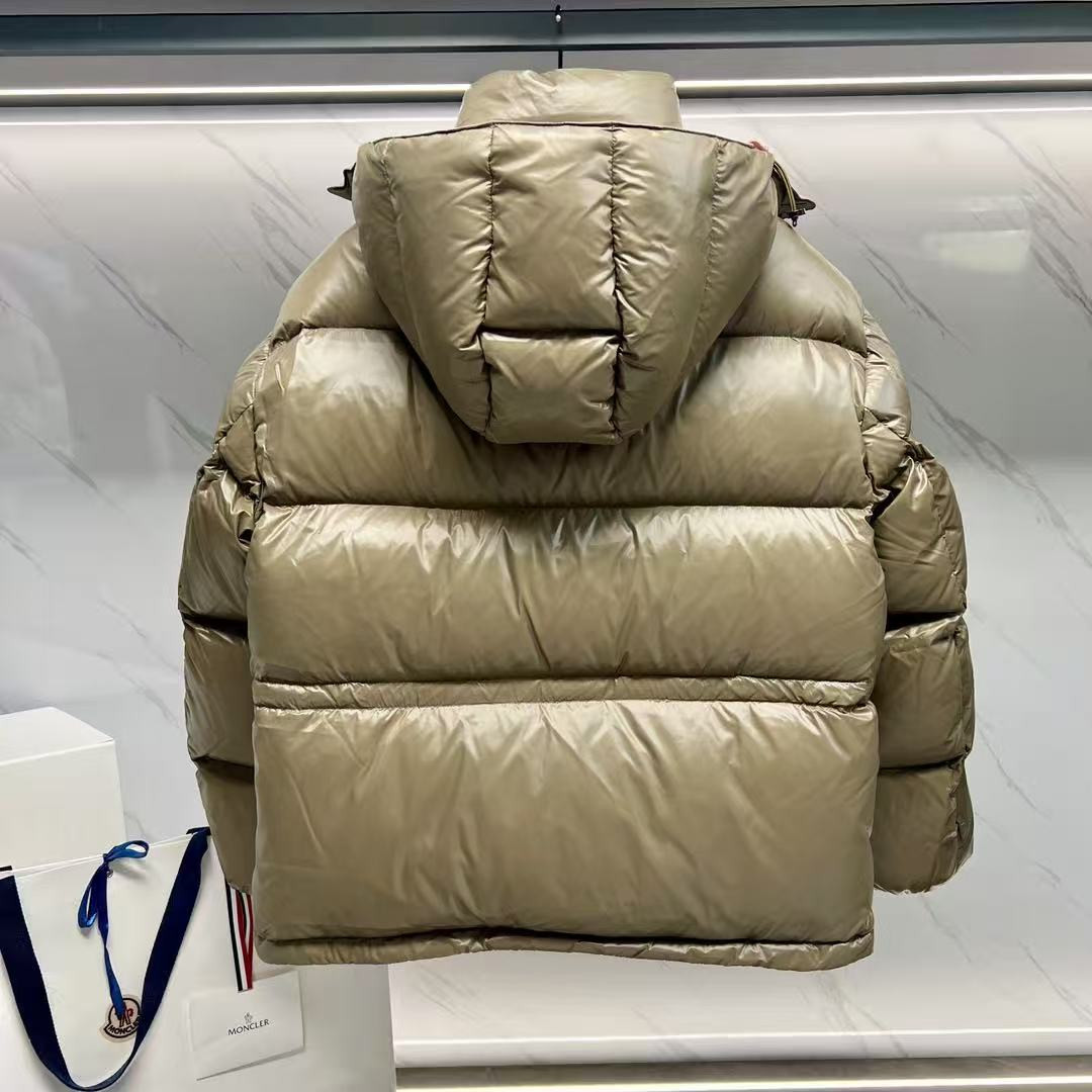 <p>MONCLER Abbaye面包服漆面尼龙女士羽绒服(卡其)</p>