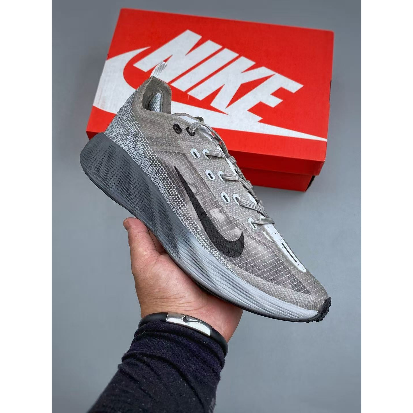 <p>Nike AVA X 透气支撑跑步鞋(褐色)</p>