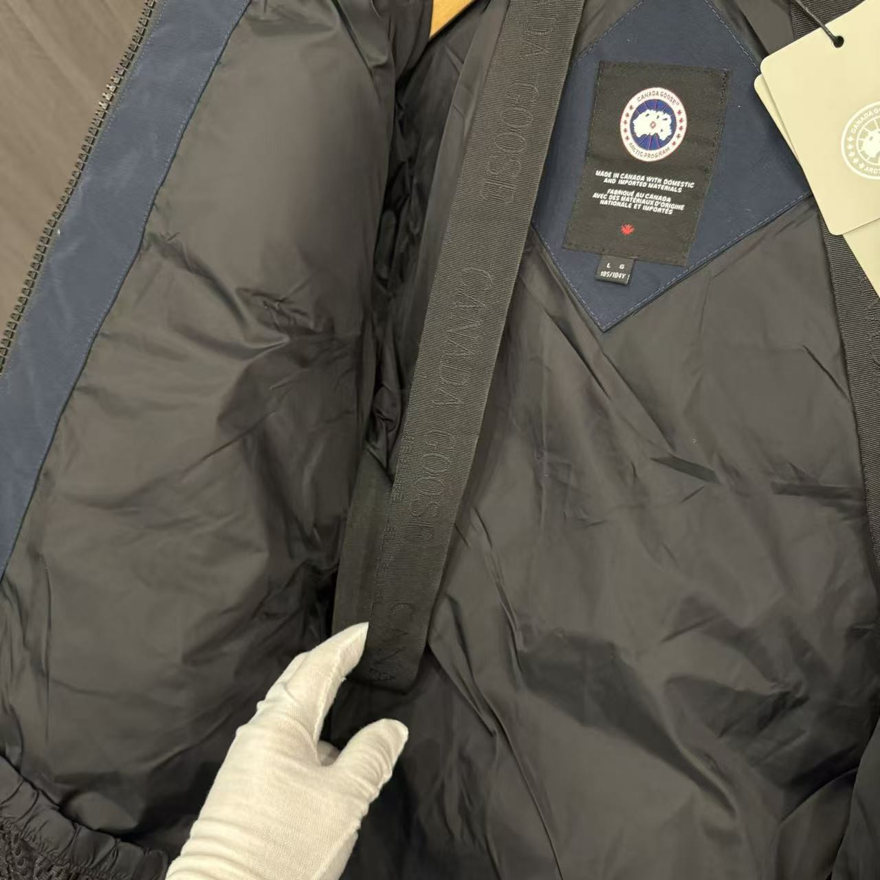 <p>Canada Goose 可拆卸兜帽全長款羽绒服(藏青)</p>