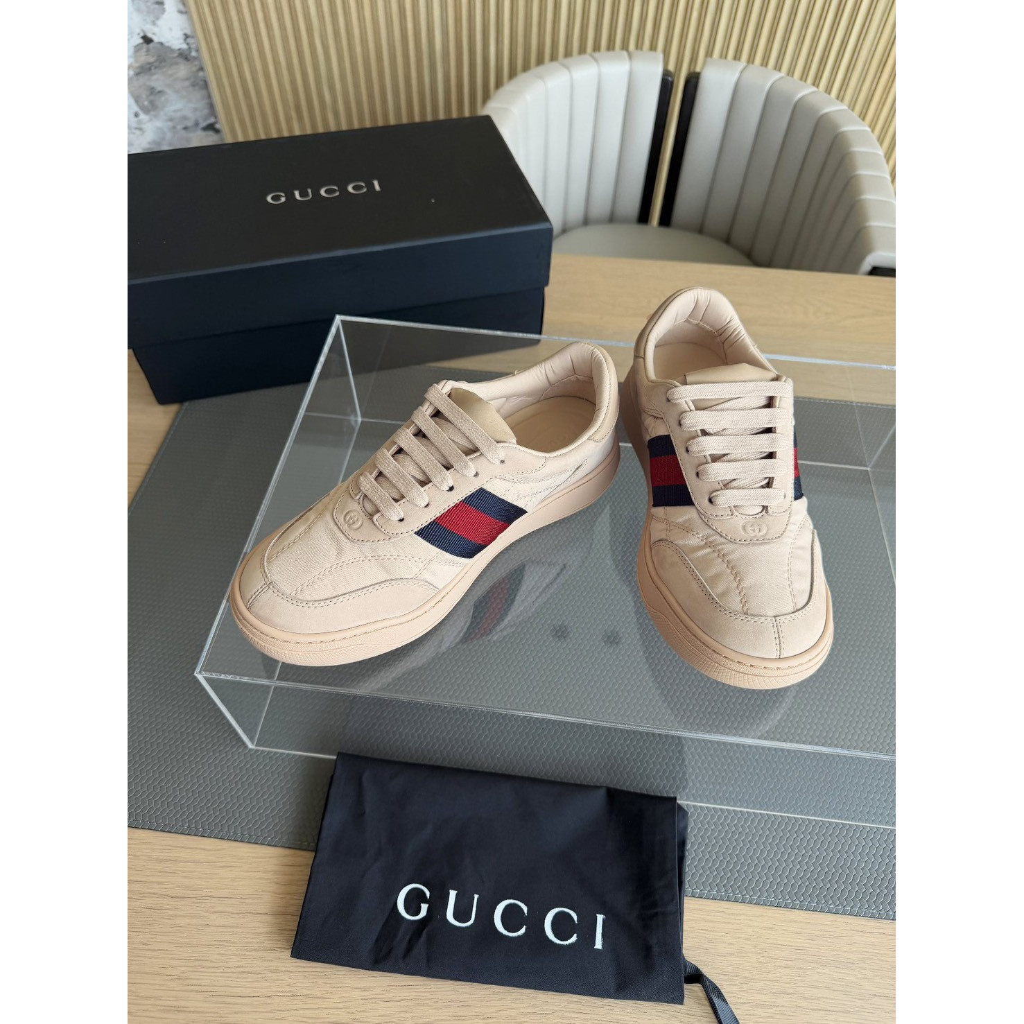<p>GUCCI 休閒鞋(卡其)</p>