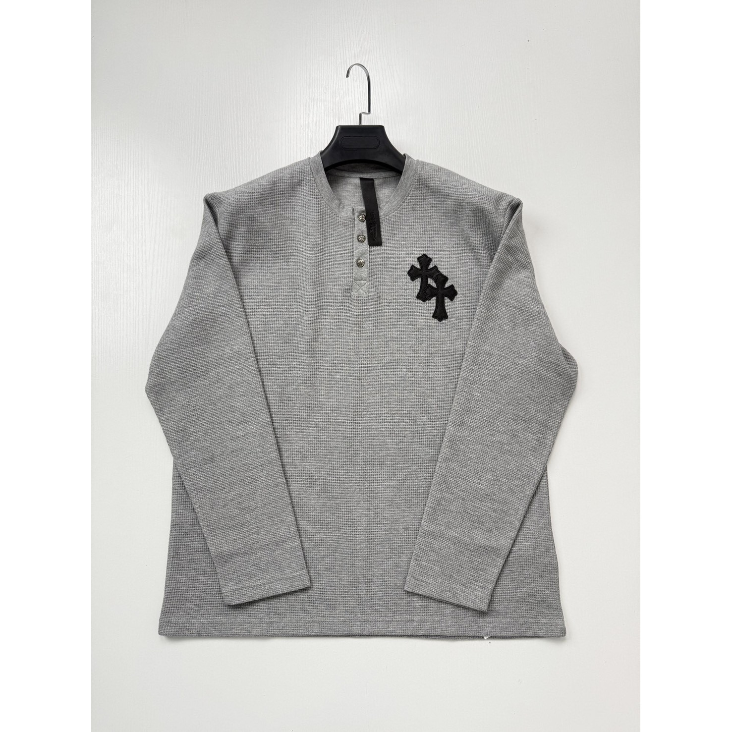 <p>CHROME HEARTS 双十字架亨利领华夫格长袖(灰)</p>