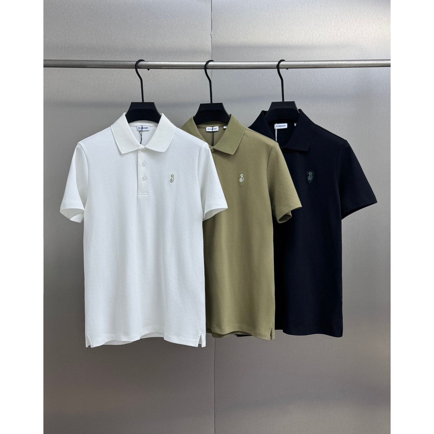 <p>BURBERRY 短袖翻领polo衫(黑)</p>