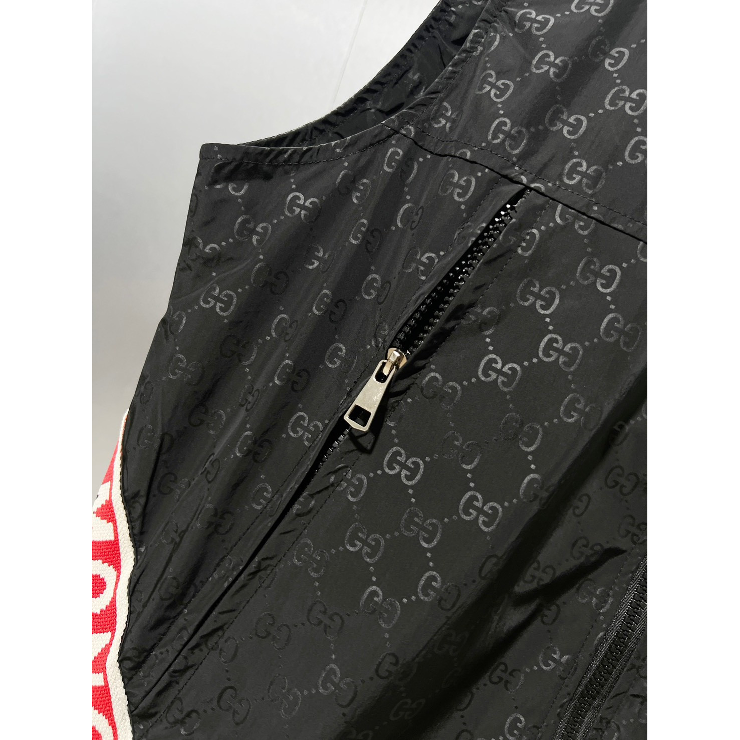 <p>MONCLER 马甲外套(黑)</p>