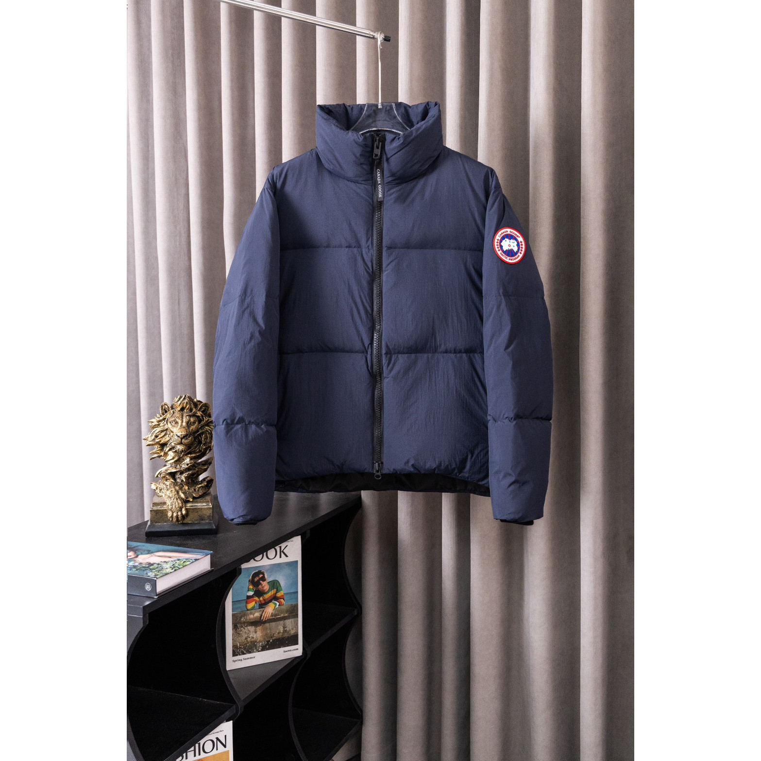 <p>Canada Goose Lawrence 系列2802立领羽绒服(军绿)</p>