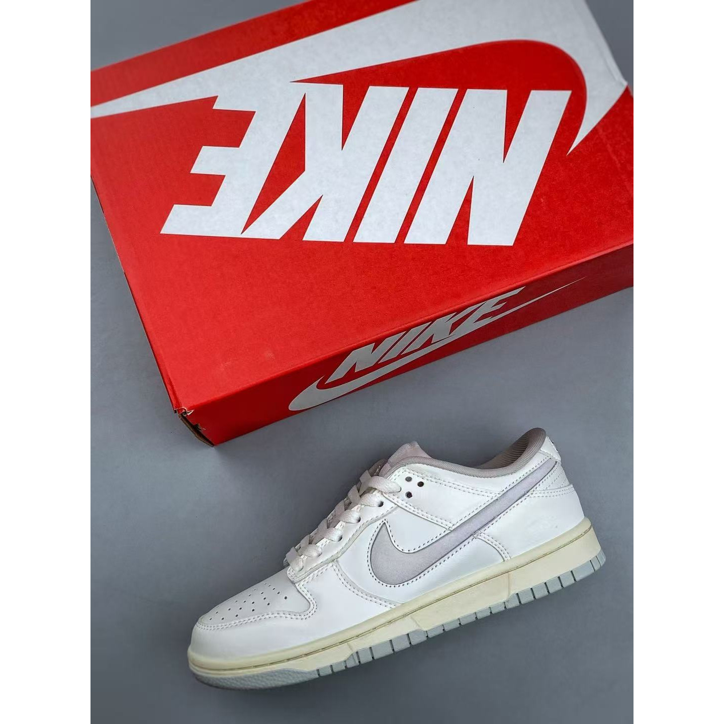 <p>Nike SB Dunk Low SB低帮休闲板鞋(白)</p>