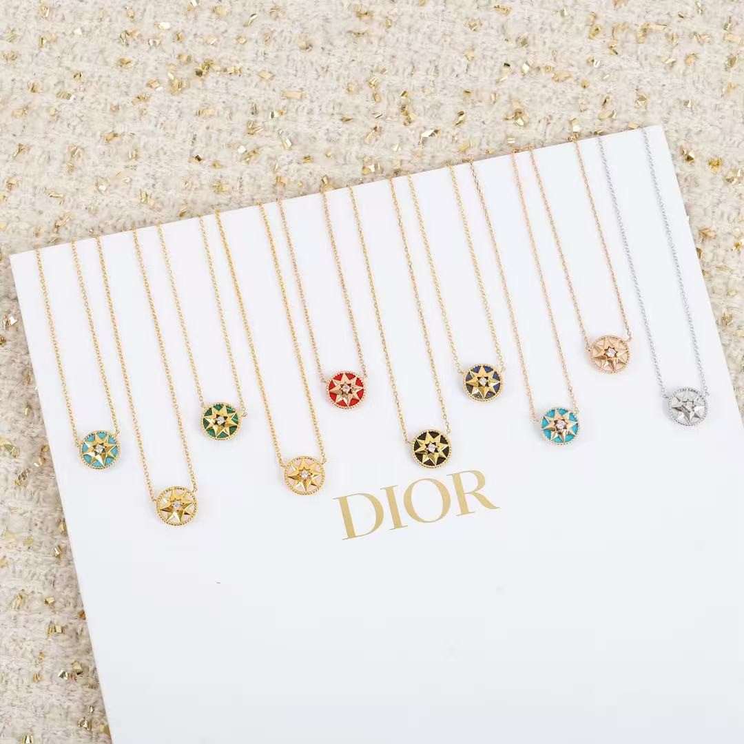 <p>DIOR&nbsp;罗盘项链</p>
