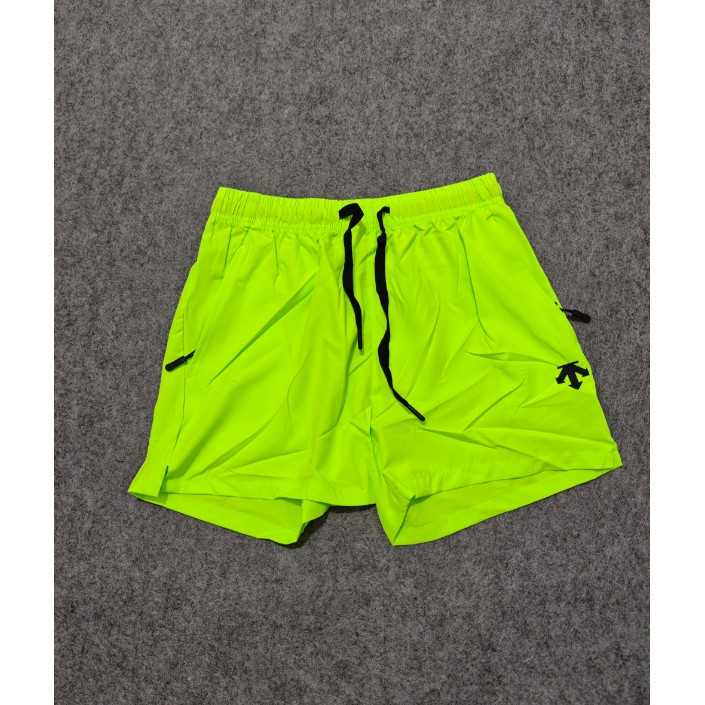 <p>DESCENTE 速乾短褲(螢光)</p>