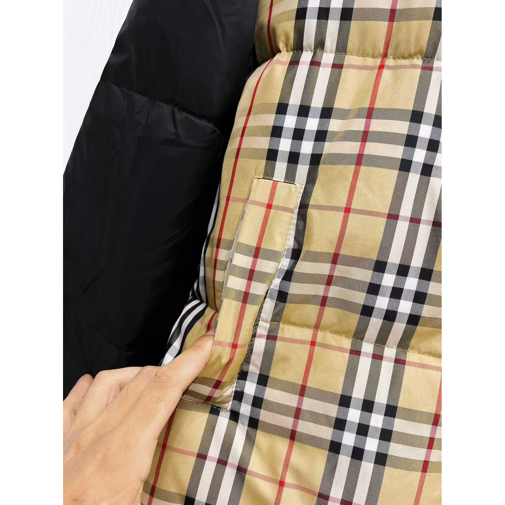 <p>BURBERRY 秋冬新款羽绒服(黑)</p>