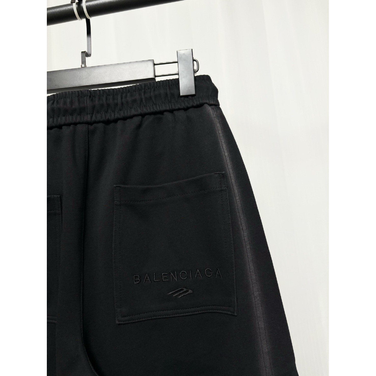 <p>Balenciaga 休闲长裤</p>