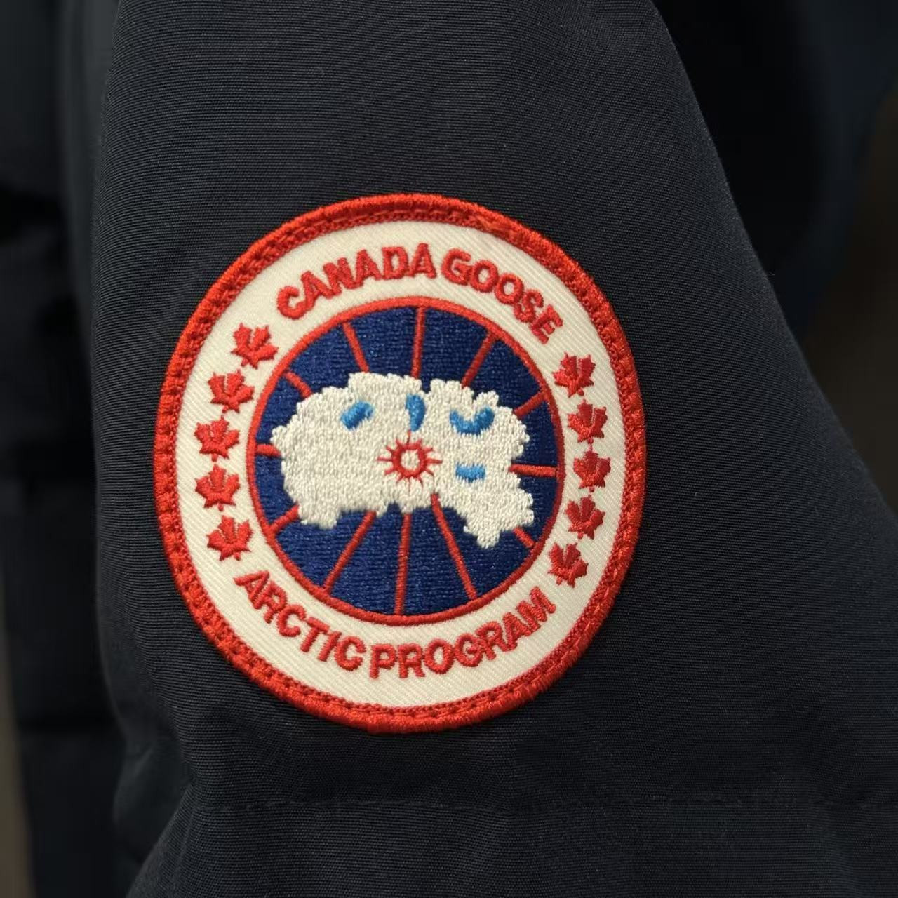 <p>Canada Goose Chelse*派克大衣羽绒服(藏青)</p>