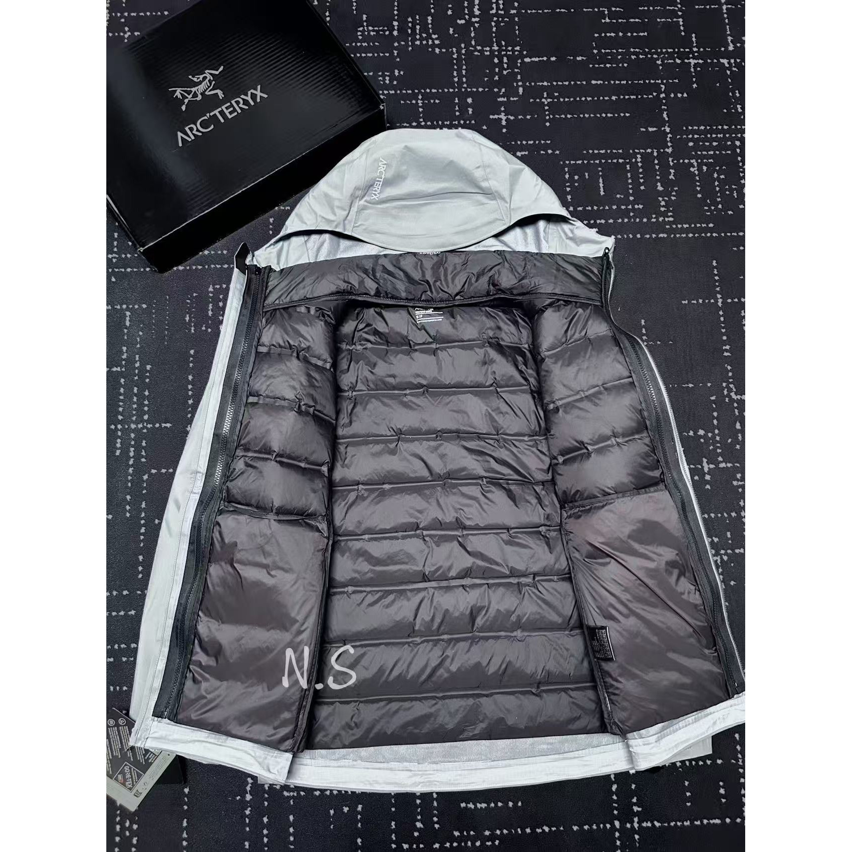 <p>Arc'teryx SL硬壳冲锋衣(空間灰)</p>