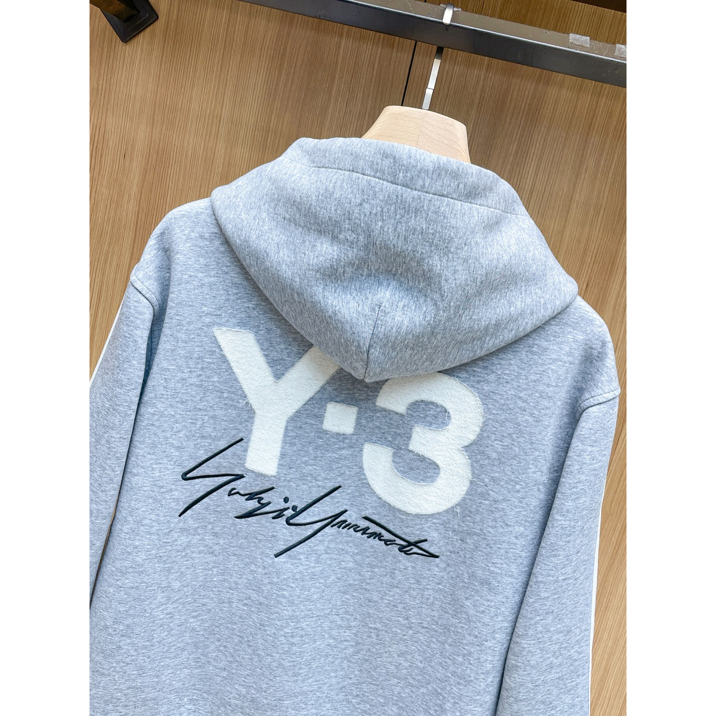 <p>Y-3 套裝(淺灰)</p>