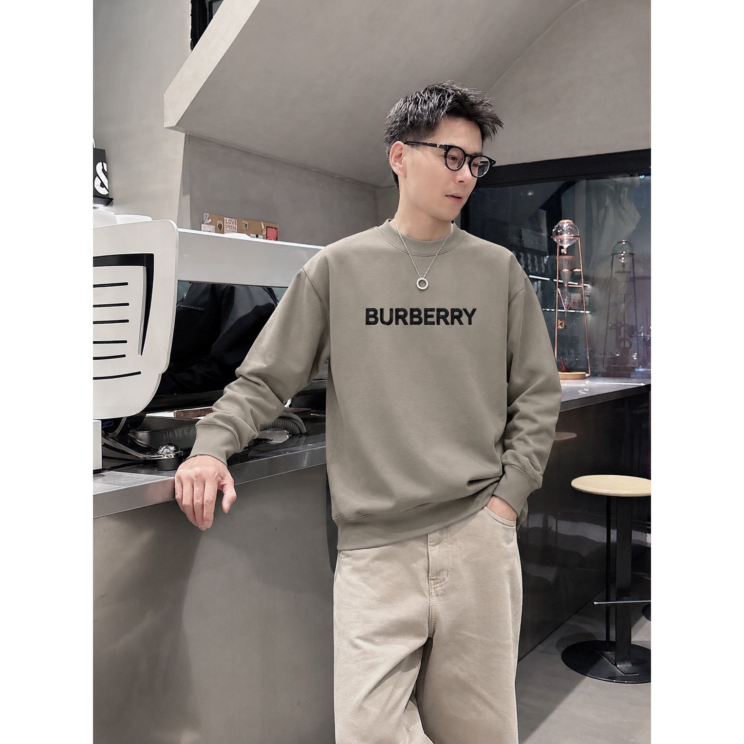 <p>BURBERRY logo图案绣花长袖(咖啡色)</p>