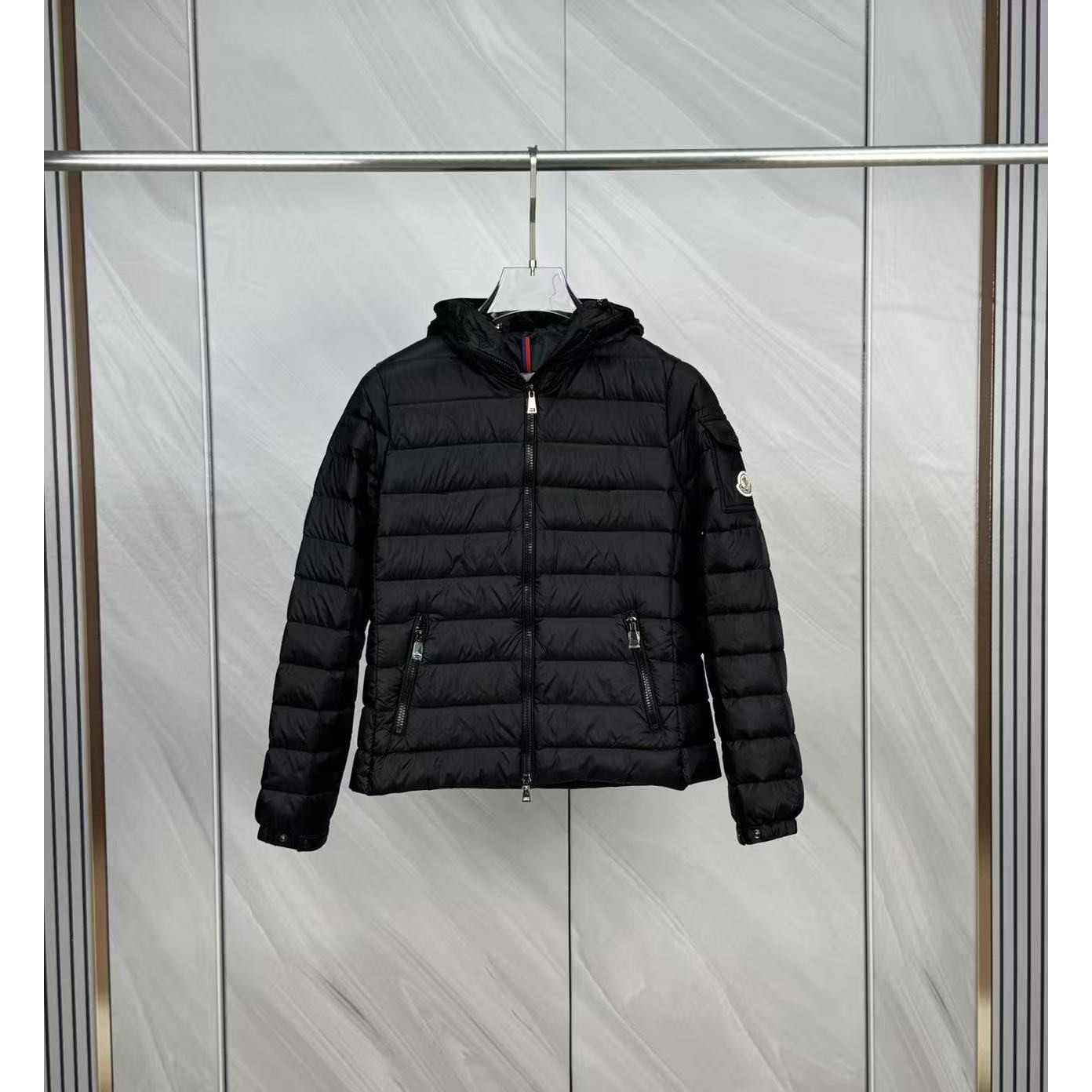 <p>Moncler Bles系列羽绒服(黑)</p>