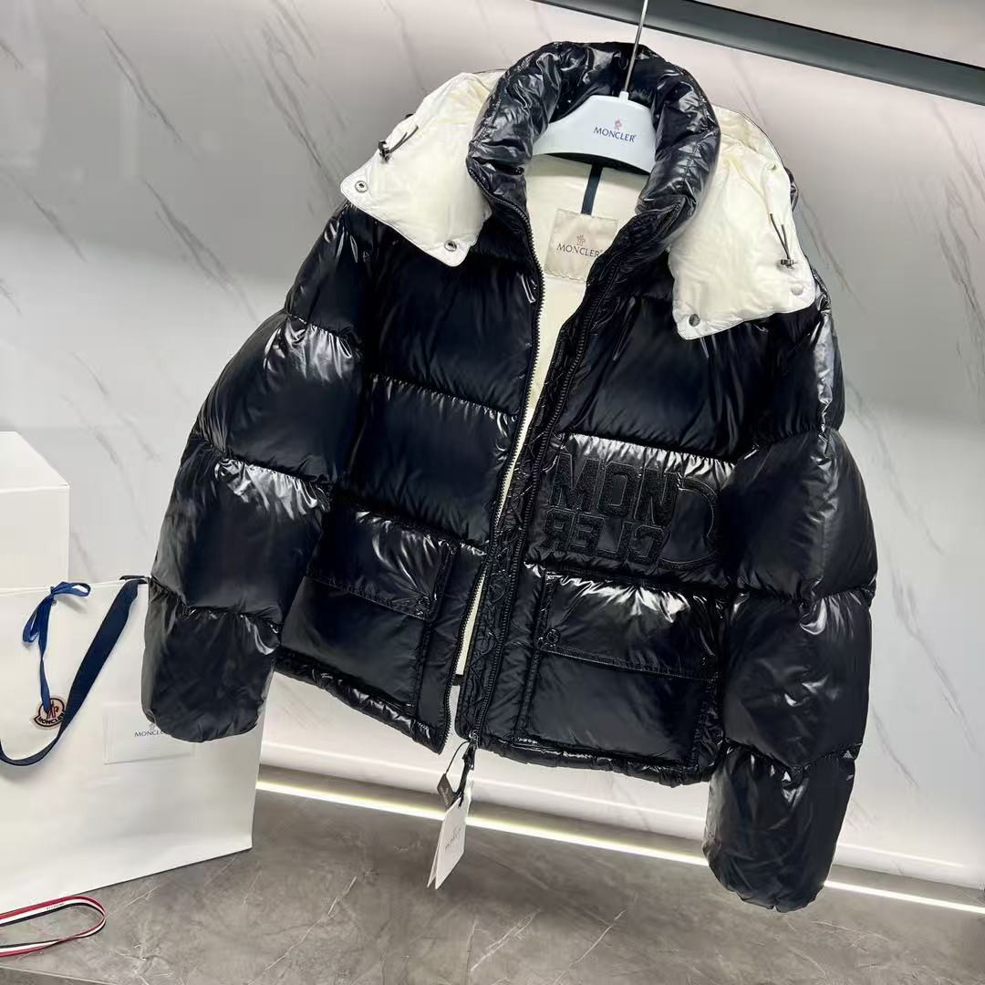 <p>MONCLER Abbaye面包服漆面尼龙女士羽绒服(黑色)</p>