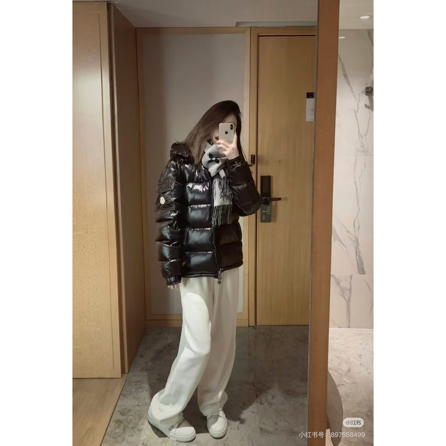 <p>Moncler 羽绒服 (黑)</p>