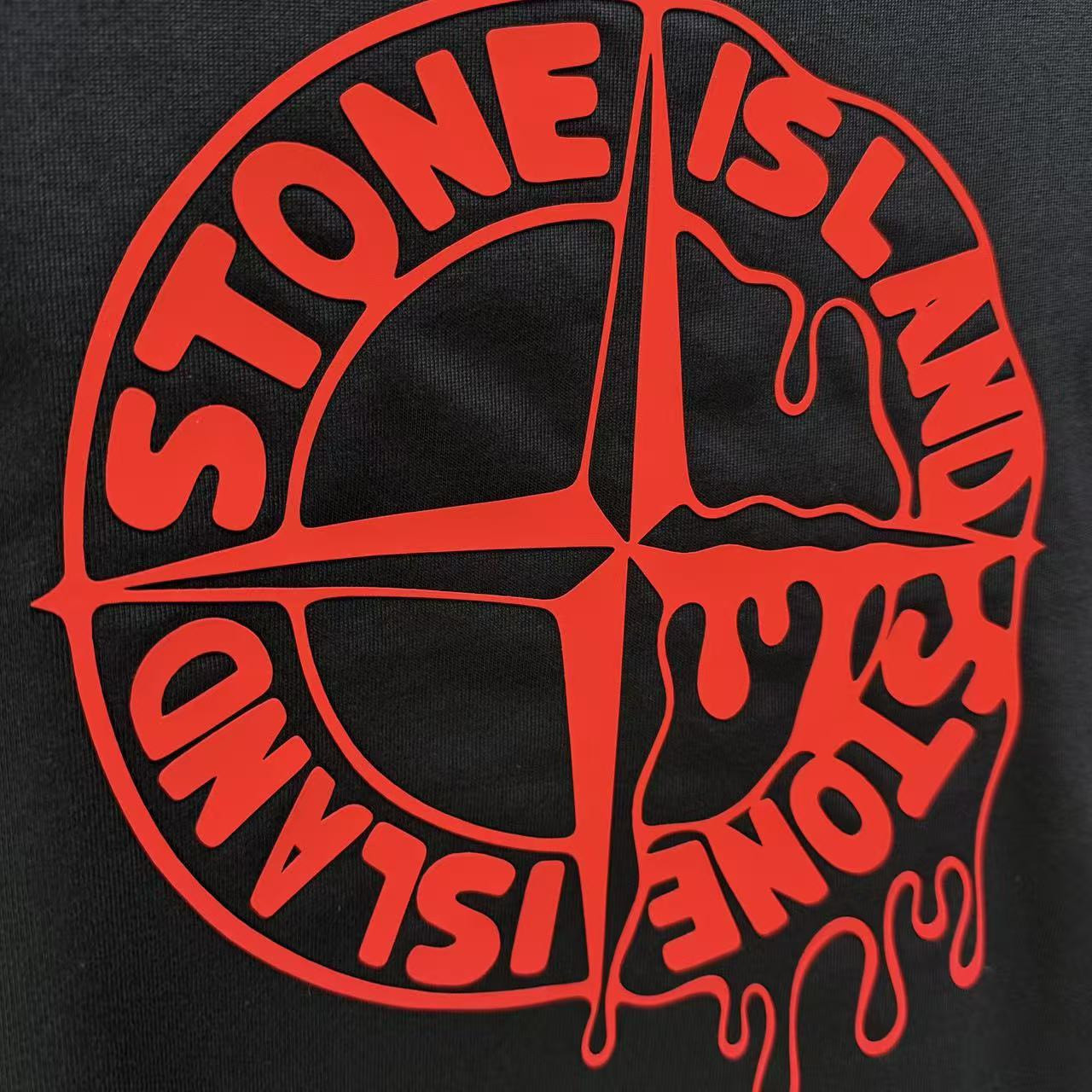 <p>Stone Island 短袖T恤(黑色紅標)</p>