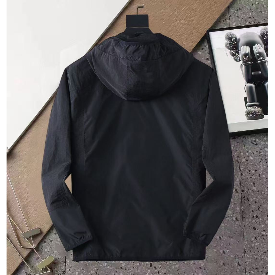 <p>MONCLER 男士夹克外套(800820)</p>