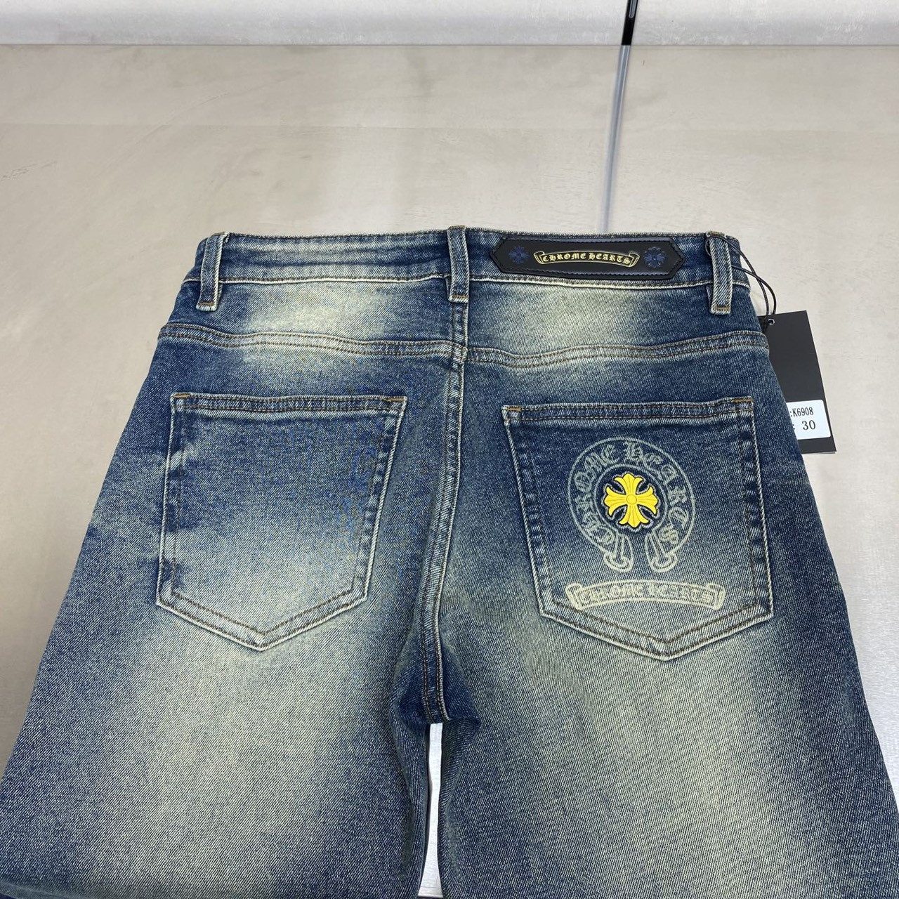 <p>CHROME HEARTS 丹宁水洗牛仔裤(6908)</p>