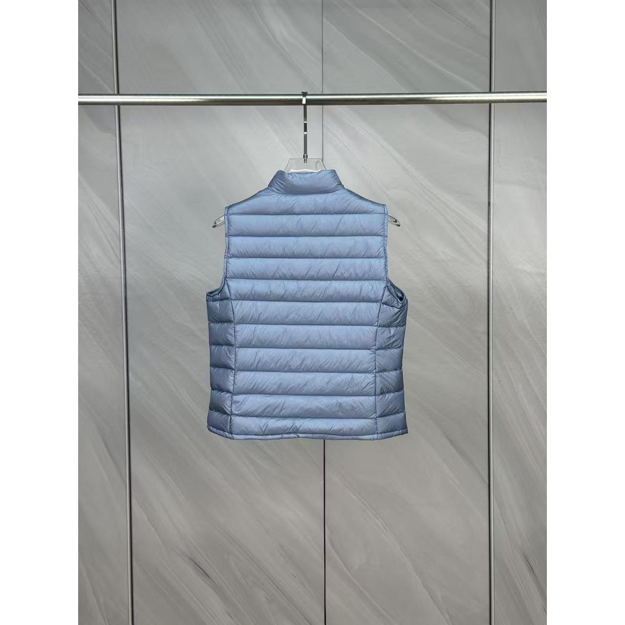 <p>Moncler Liane女士立领羽绒服(藍)</p>