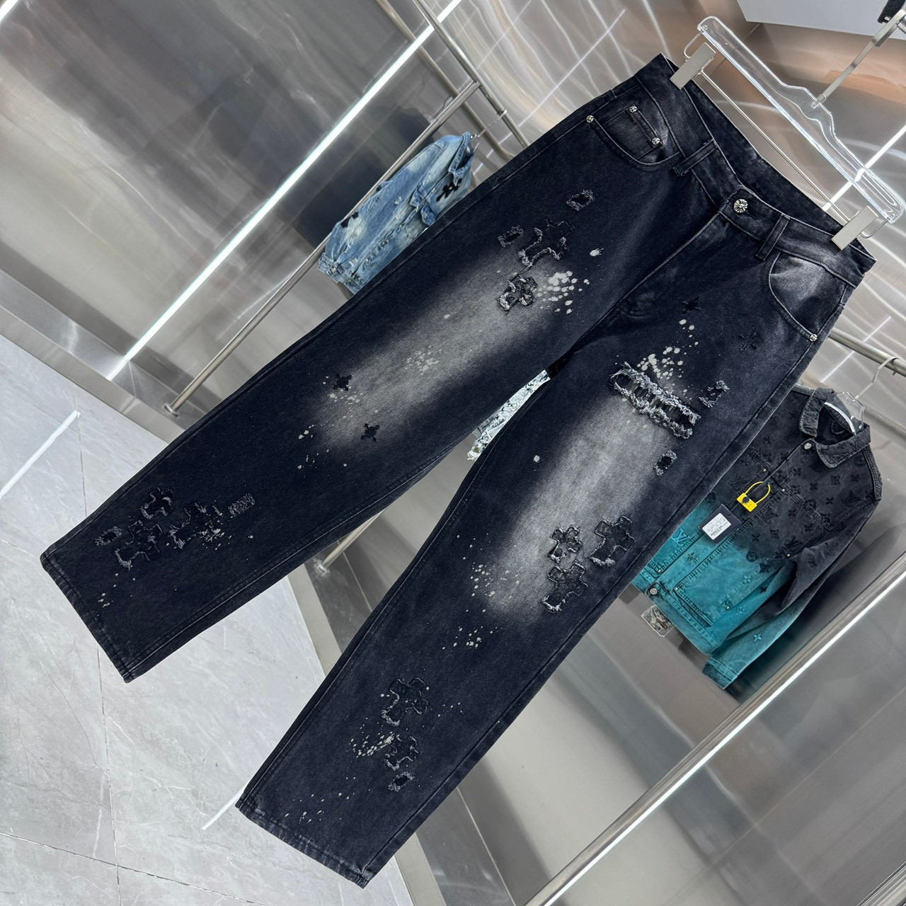 <p>CHROME HEARTS 十字架磨破牛仔裤(黑)</p>