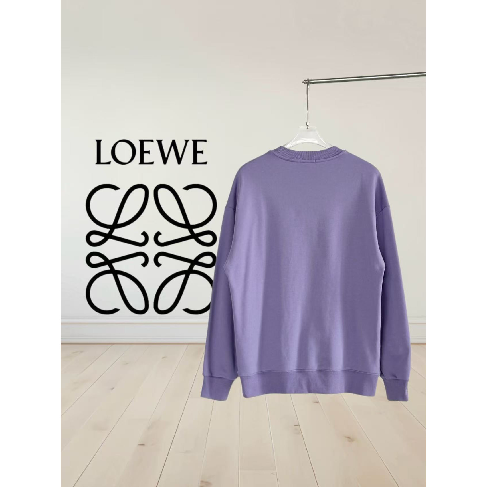 <p>LOEWE&nbsp;圆领卫衣(紫)</p>