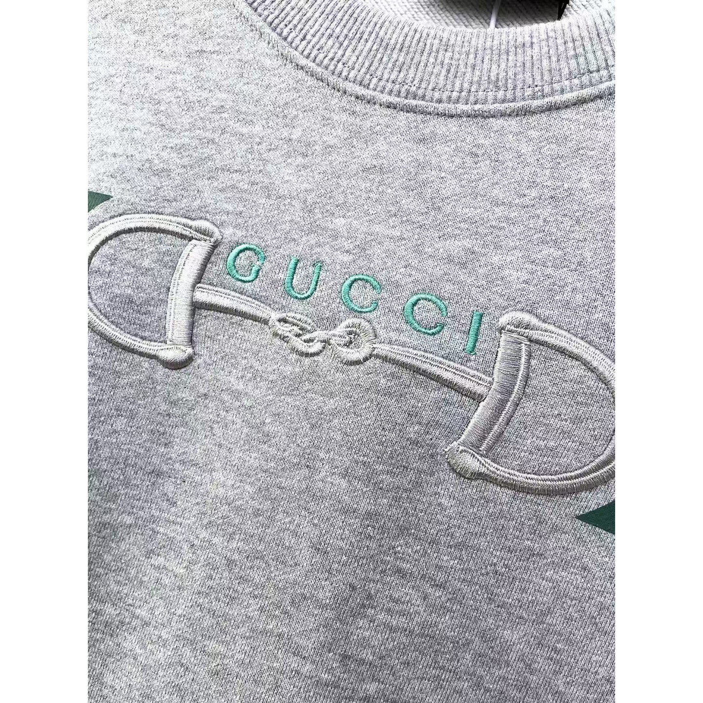 <p>GUCCI 圆领卫衣(灰)</p>
