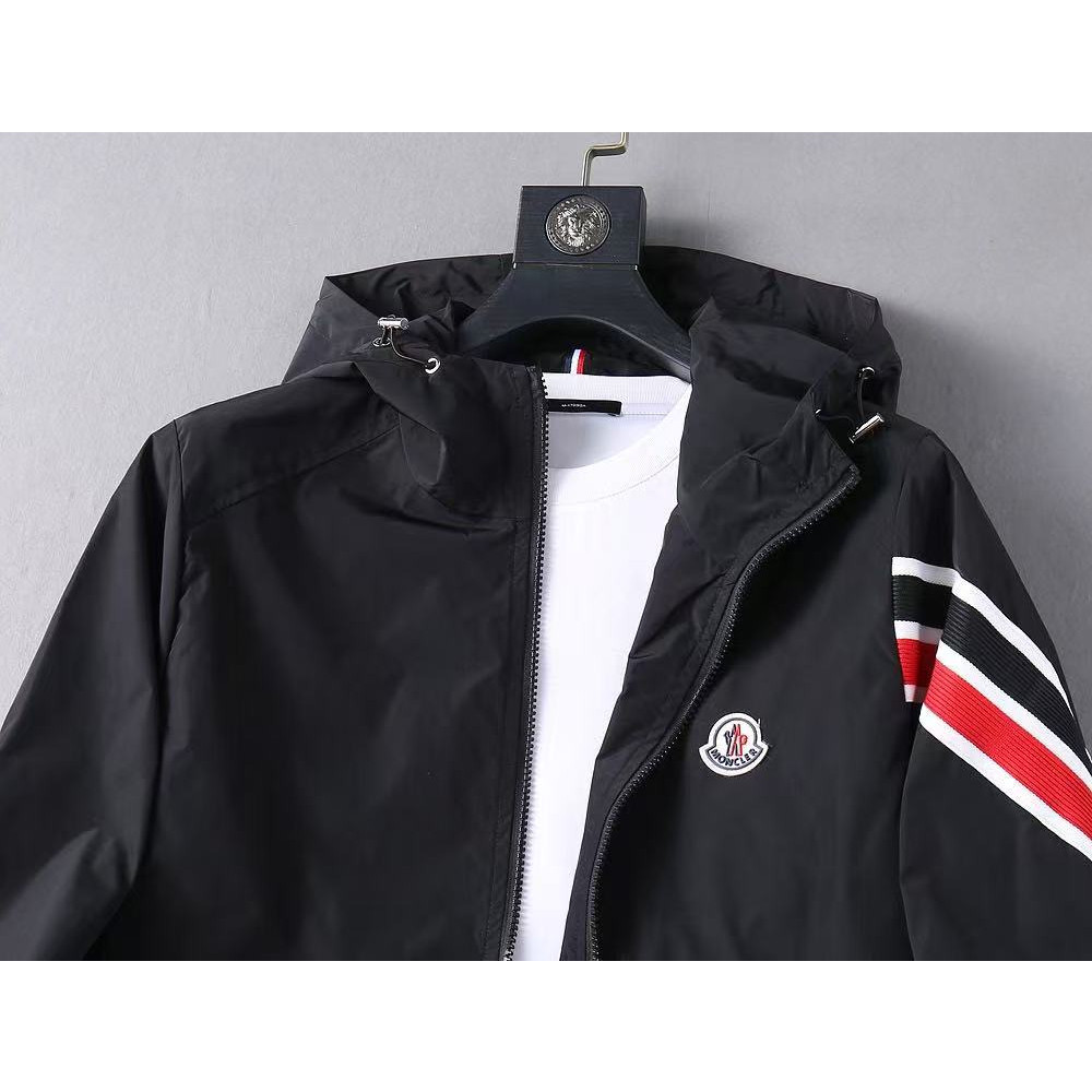 <p>MONCLER 男士夹克外套(黑)</p>