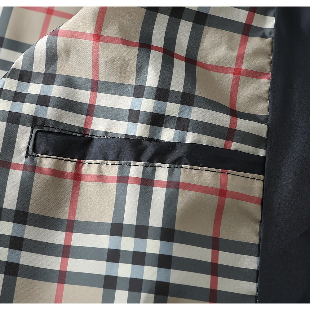 <p>BURBERRY 夹克外套(时尚设计师款)(藏青)</p>