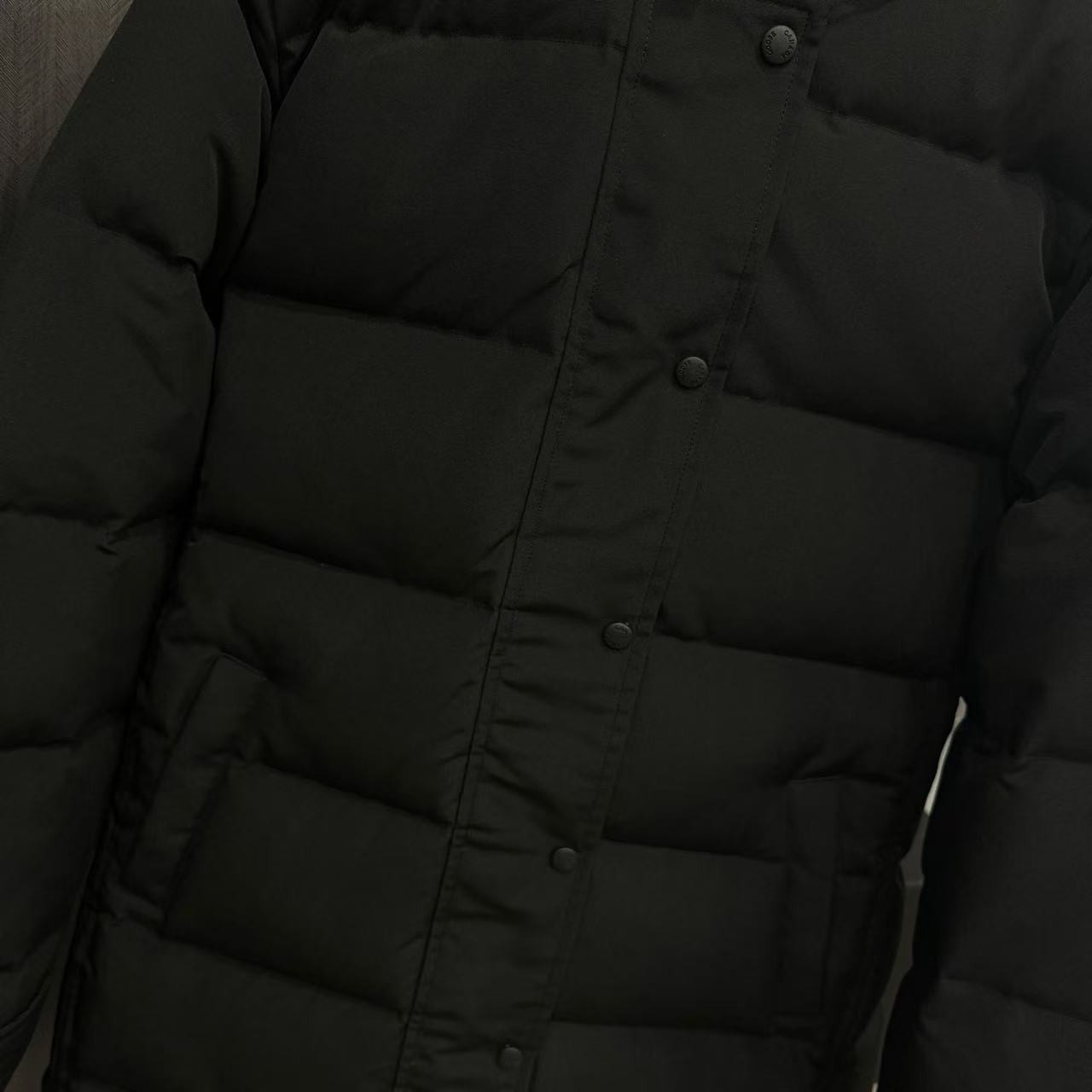 <p>Canada Goose Shelburn*派克大衣羽绒服(黑色黑標)</p>