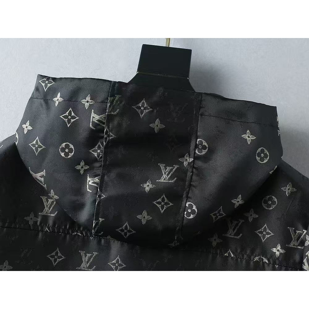 <p>LV 男士夹克外套(黑)</p>
