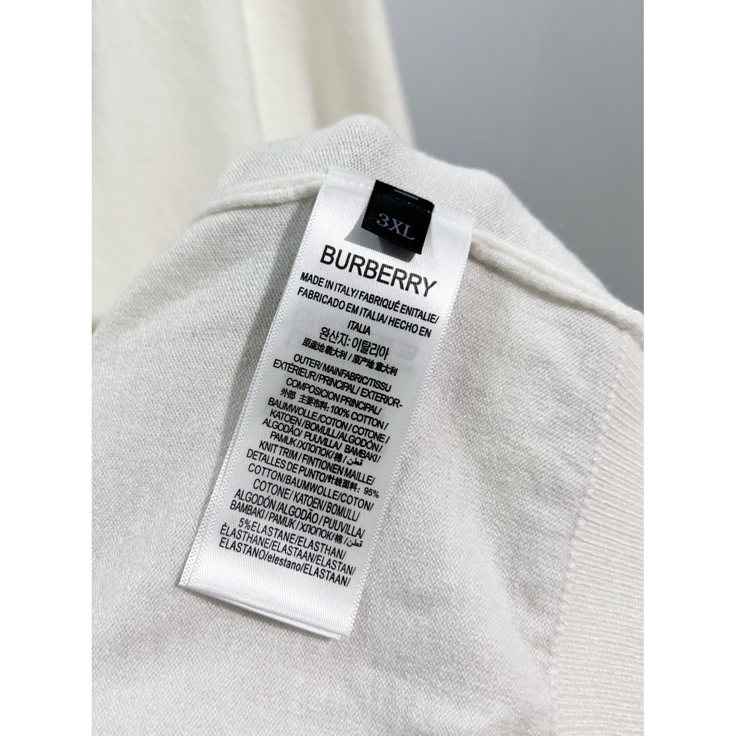 <p>&nbsp;BURBERRY 针织衫圆领(白)</p>