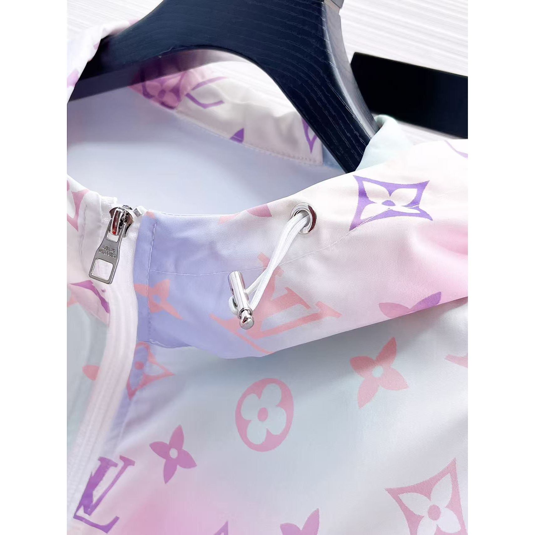 <p>LV 夏季防晒衣短裤套装(811154)</p>