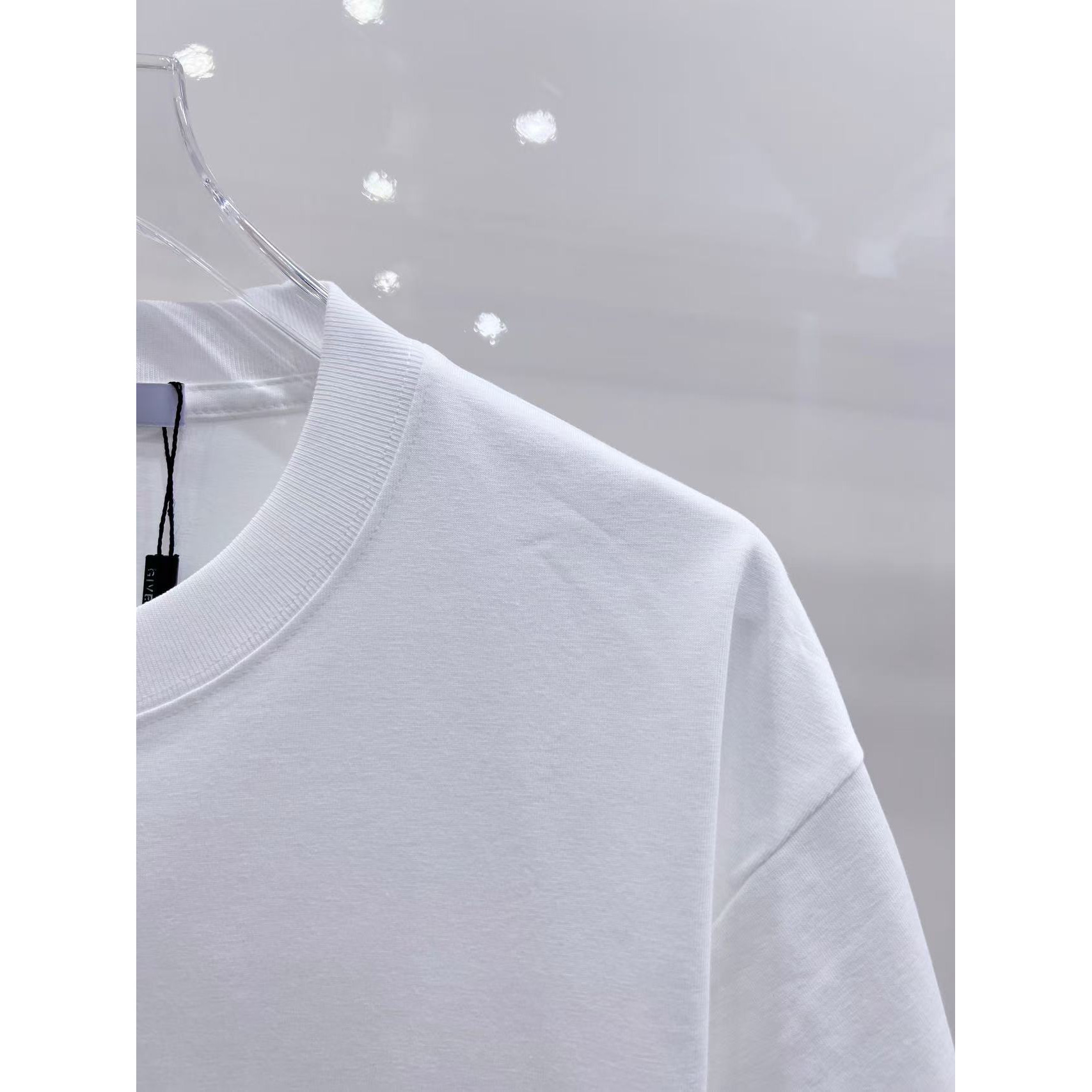 <p>Givenchy 美式潮牌渐变立体胶印圆领T恤(白)</p>
