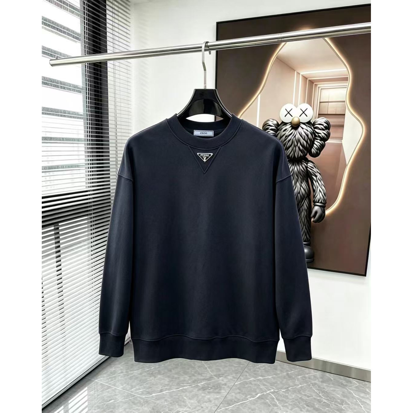 <p>PRADA 圓領長袖T恤(黑)</p>