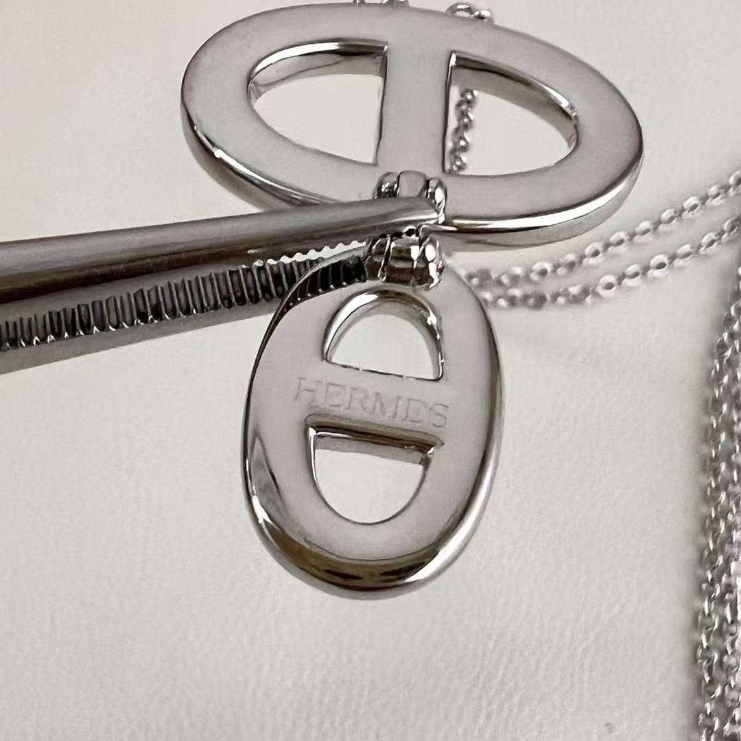 <p>HERM&Egrave;S 猪鼻子项链&nbsp;</p>