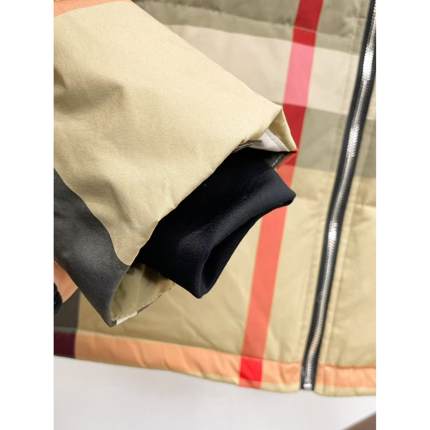<p>BURBERRY 秋冬新款羽绒服(卡其)</p>