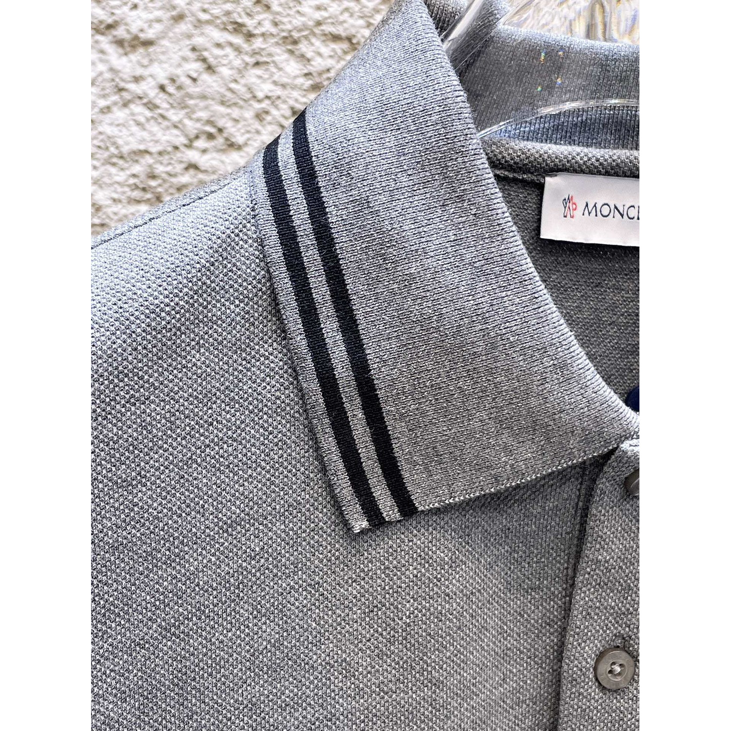 <p>MONCLER&nbsp;短袖翻领polo衫(灰)</p>